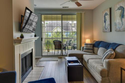 Mount Pleasant Condo with Pool and Bikes Near Beach! in Charleston, USA