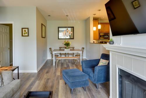 Mount Pleasant Condo with Pool and Bikes Near Beach! in Charleston, USA