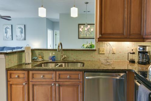 Mount Pleasant Condo with Pool and Bikes Near Beach! in Charleston, USA