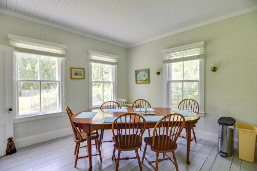 Mattapoisett Home on 7 Acres with Private Beach! in แฟร์ฮาเว่น (MA)