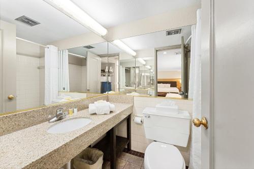 One-Bedroom King Suite - Non-Smoking
