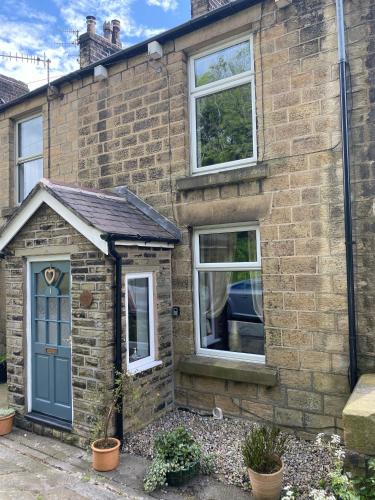 Large, characterful cottage in Buxworth, High Peak