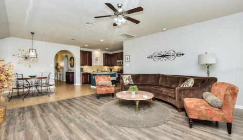 Casa Theodore COZY Comfortable Spacious INCREDIBLY CONVENIENT 5-Star Location in Georgetown, USA