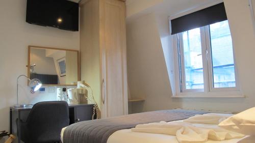 Alhambra Hotel - image 8