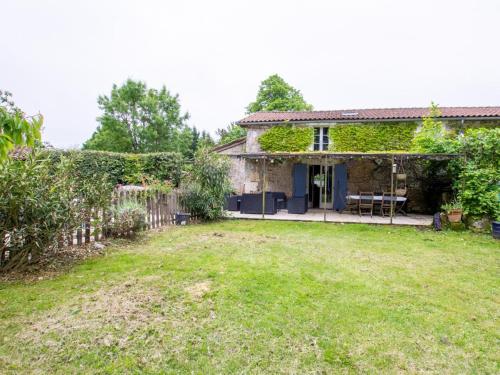 Charmante maison en pierre avec piscine privée chauffée - FR-1-616-302 (Charmante maison en pierre avec piscine privee chauffee - FR-1-616-302) in Mareuil (Aquitaine)