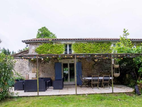 Charmante maison en pierre avec piscine privée chauffée - FR-1-616-302 (Charmante maison en pierre avec piscine privee chauffee - FR-1-616-302) in Mareuil (Aquitaine)