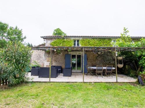 Charmante maison en pierre avec piscine privée chauffée - FR-1-616-302 (Charmante maison en pierre avec piscine privee chauffee - FR-1-616-302) in Mareuil (Aquitaine)
