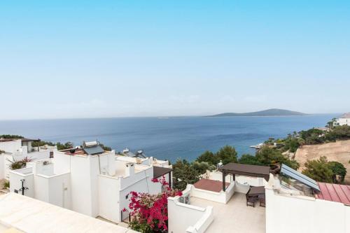 Sea View Duplex Private Villa in Bodrum Gundogan