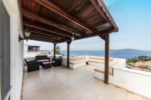 Sea View Duplex Private Villa in Bodrum Gundogan