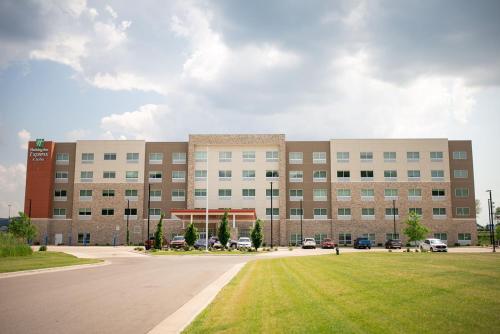 Holiday Inn Express & Suites - Onalaska - La Crosse Area an IHG Hotel - image 3