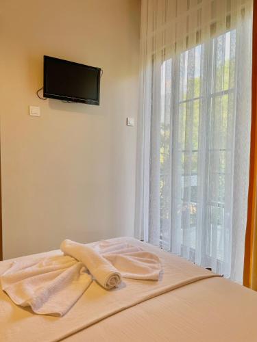 3 twin beds