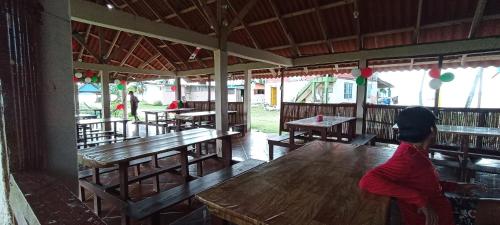 Restaurant, San blas Habitacion con comida incluida completa Icodub in El Porvenir