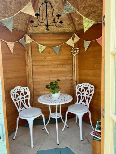 Apkārtne, Tranquil Norfolk Log Cabin - Stunning Rural Sunset Views in Weston Longville