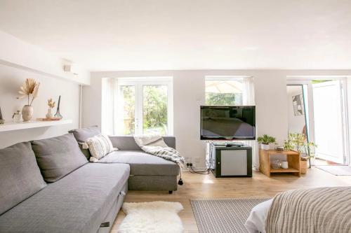 Garden flat on leafy Cator Estate in Blackheath, Londýn (fotografie 8)