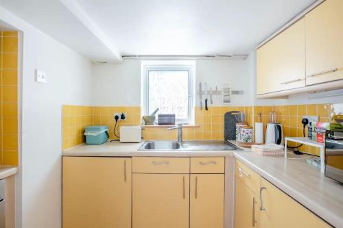 Garden flat on leafy Cator Estate in Blackheath, Londýn (fotografie 10)