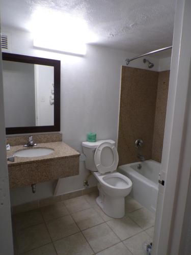 Regal 8 Inn & Suites Regal 8 Inn & Suites