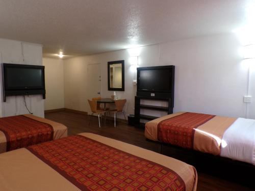Regal 8 Inn & Suites Regal 8 Inn & Suites