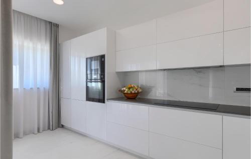 virtuve, Stunning Home In Barban in Barban