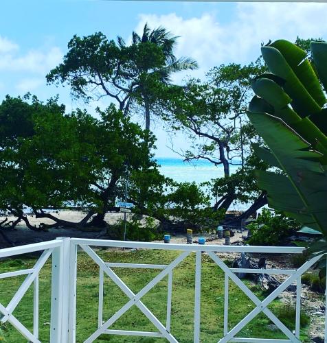 Islander House on Rocky Cay Beach – San Andres Island, NM