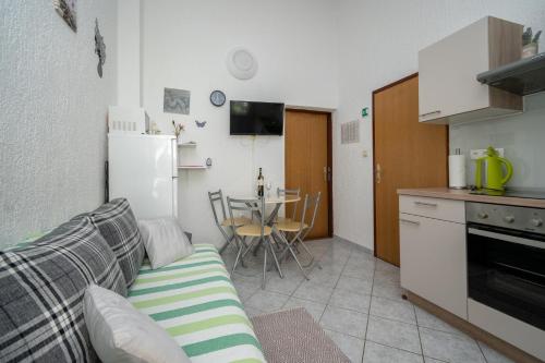 One-Bedroom Apartment with Terrace and Sea View room in Apartments by the sea Vir - 20712