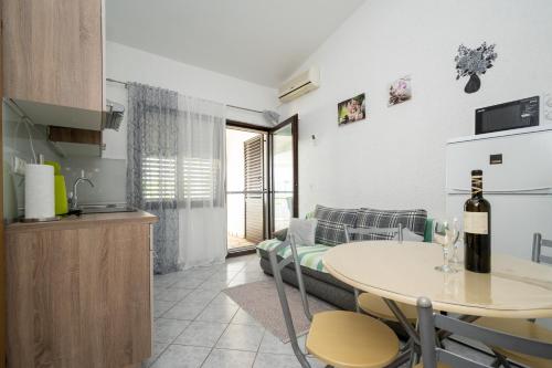 One-Bedroom Apartment with Terrace and Sea View image 2