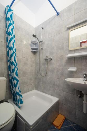 One-Bedroom Apartment with Terrace and Sea View image 7