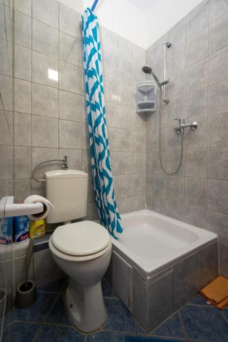 One-Bedroom Apartment with Terrace and Sea View image 6