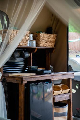 virtuve, Moogie Glamp in Charlwood