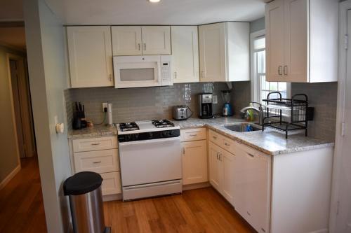 設施, Seaside Serenity, just a block /0.1 mile away from the beach in 鱈魚角 (MA)