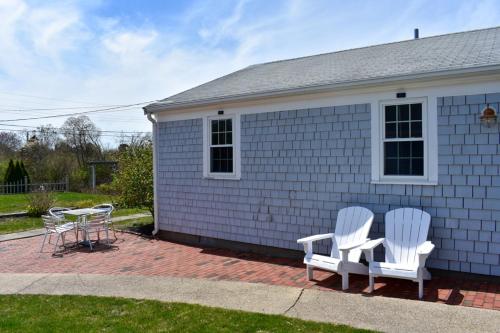 Seaside Serenity, just a block /0.1 mile away from the beach in Yarmouth, USA