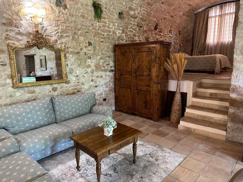  All Stone Horse Stable Converted to Elegant Apartment - Baltimora in Spoleto
