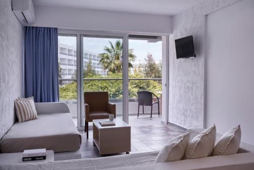 One-Bedroom Apartment image 9