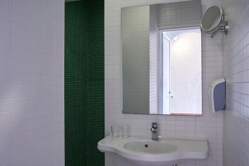 One-Bedroom Apartment image 1