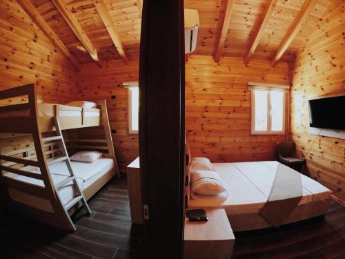2 bedrooms, 2 beds
