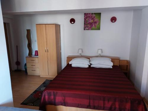 Superior Triple Room image 3
