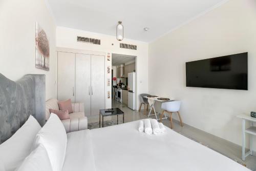 Modern Studio in Damac Hills with Pool and Gym, Dubaï