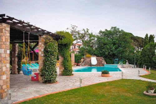 Iris Villa with Swimming Pool