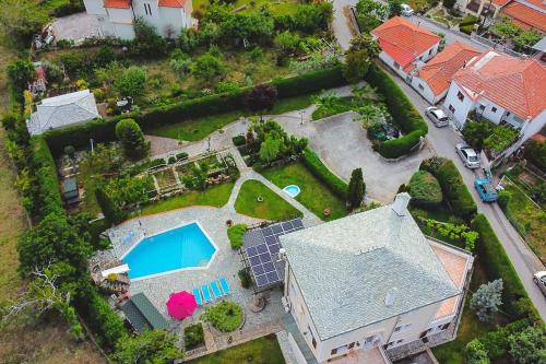 Iris Villa with Swimming Pool
