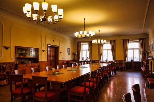 ディングルフィング Hotel-Gasthof Postbrau Dingolfing ホテル ロビー