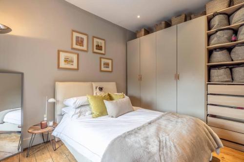 Stylish 2-Bed House With Office And Private Garden - By Tempstay, Windsor (Foto 8)