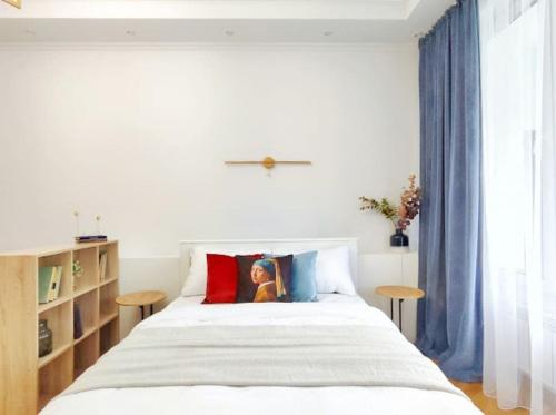 Stylish, in an old house, historic center