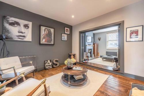 Stylish 2-Bed House With Office And Private Garden - By Tempstay, Windsor (Foto 3)