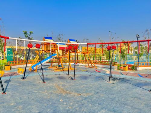 Ultra Luxury 3BR with Pools ,Sports ,Dining in Gated compound, Close to all sites