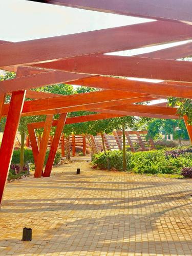 Ultra Luxury 3BR with Pools ,Sports ,Dining in Gated compound, Close to all sites