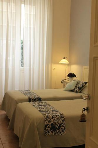 Twin Room image 2