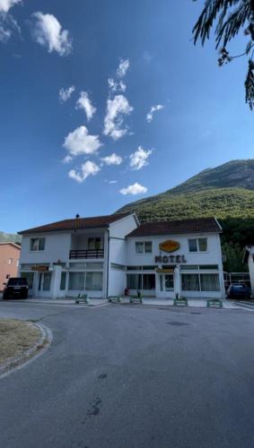 Motel and Restaurant Odusak in Dreznjak