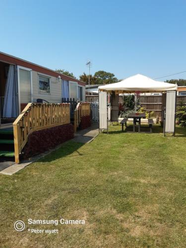 Gina's Static caravan,118 Sandsgate