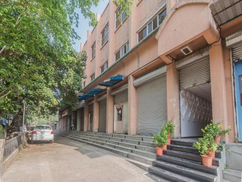 Hotel Divine Residency Near Phoenix Marketcity