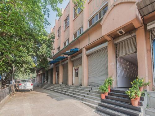 Hotel Divine Residency Near Phoenix Marketcity