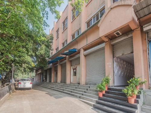 Hotel Divine Residency Near Phoenix Marketcity